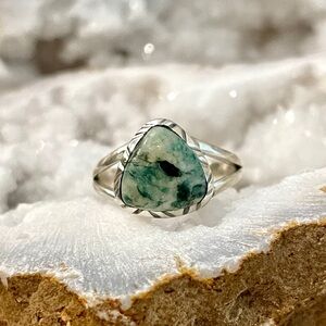 Elegant Silver and Green Stone Ring
